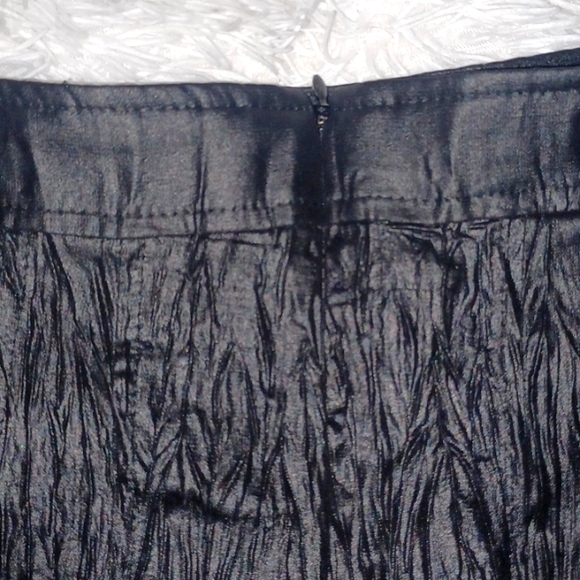 💋Joseph Ribkoff Crinkle faux leather Black skirt - Picture 7 of 11